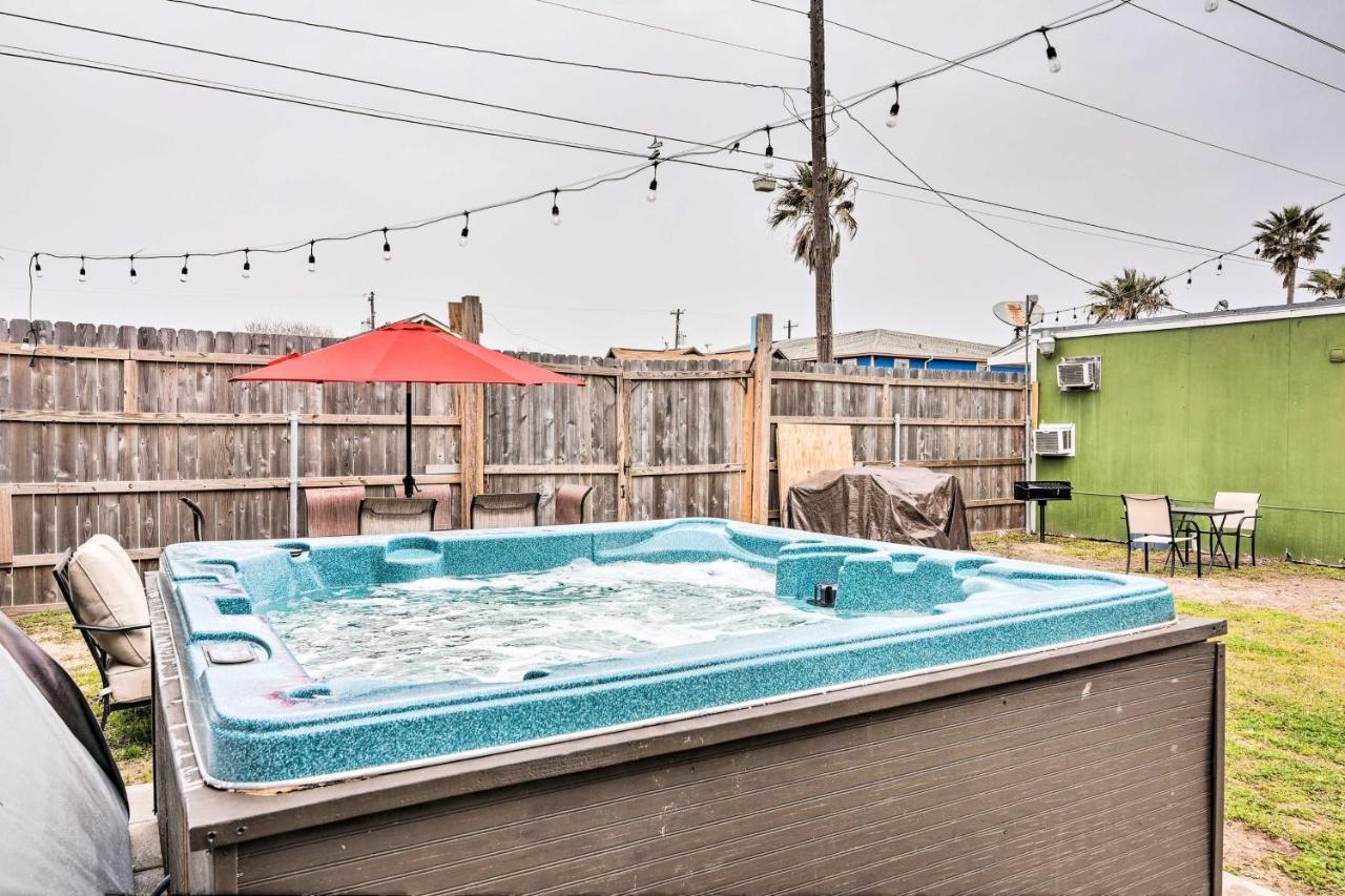 Beautiful Galveston Apt With Deck Less Than 3 Mi To Dtwn! Buitenkant foto