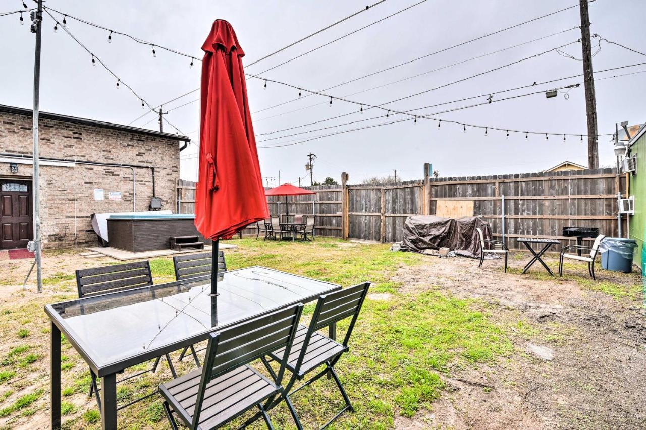 Beautiful Galveston Apt With Deck Less Than 3 Mi To Dtwn! Buitenkant foto