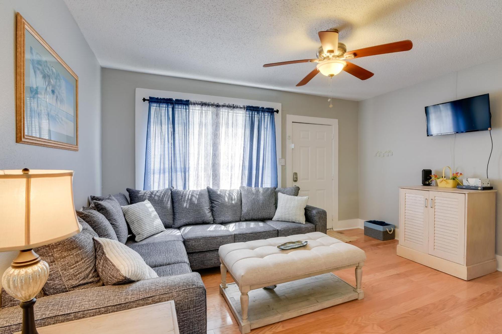 Beautiful Galveston Apt With Deck Less Than 3 Mi To Dtwn! Buitenkant foto