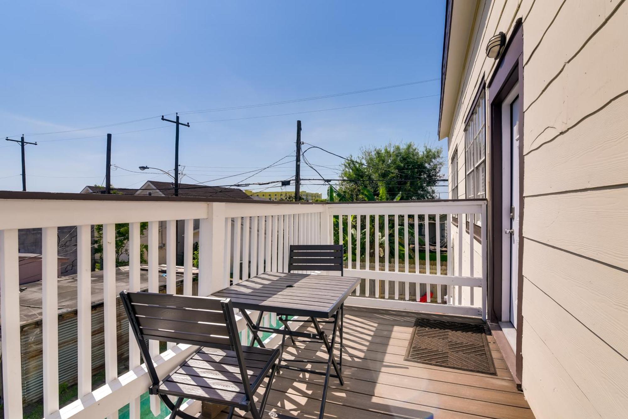 Beautiful Galveston Apt With Deck Less Than 3 Mi To Dtwn! Buitenkant foto