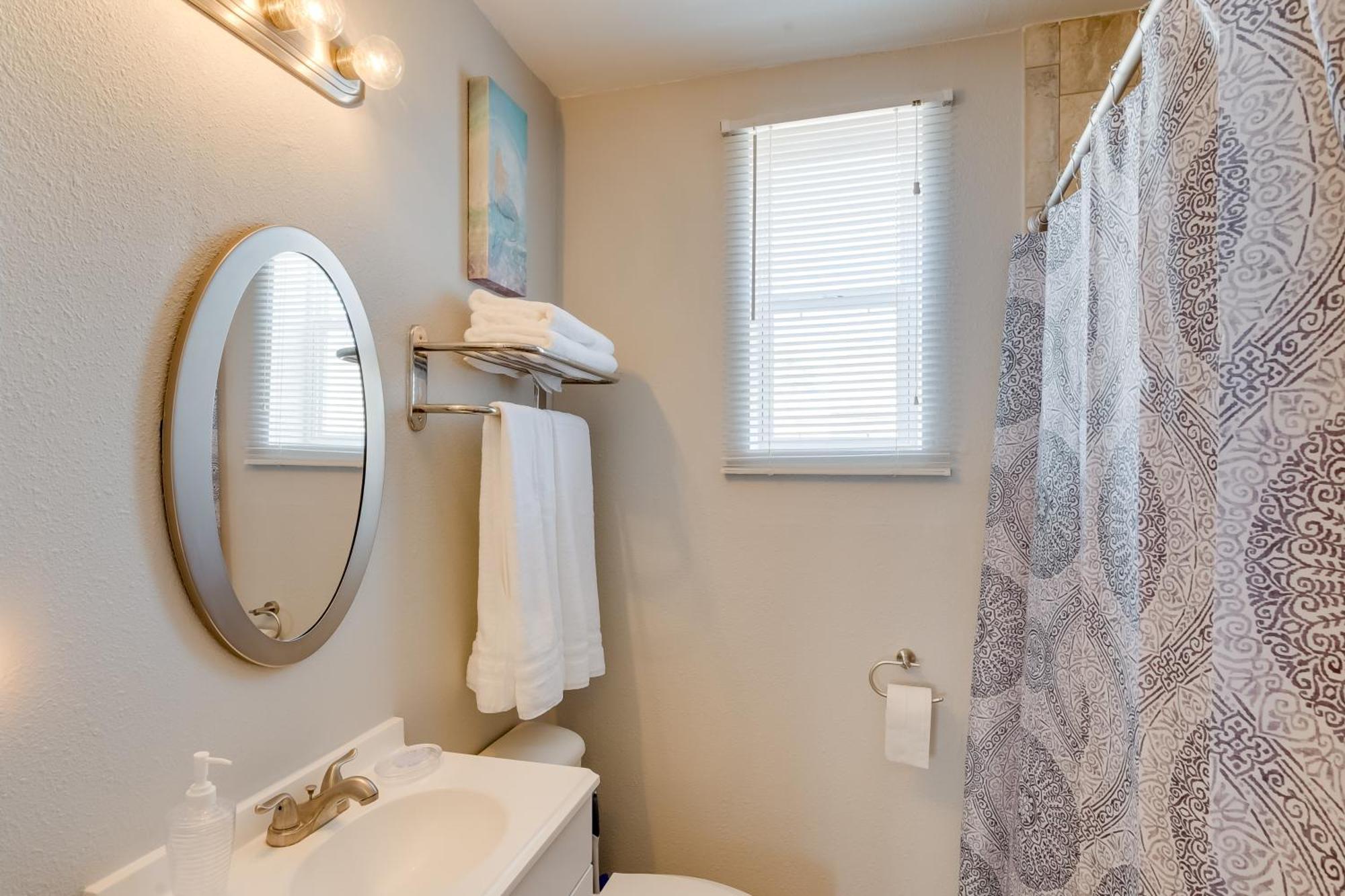 Beautiful Galveston Apt With Deck Less Than 3 Mi To Dtwn! Buitenkant foto