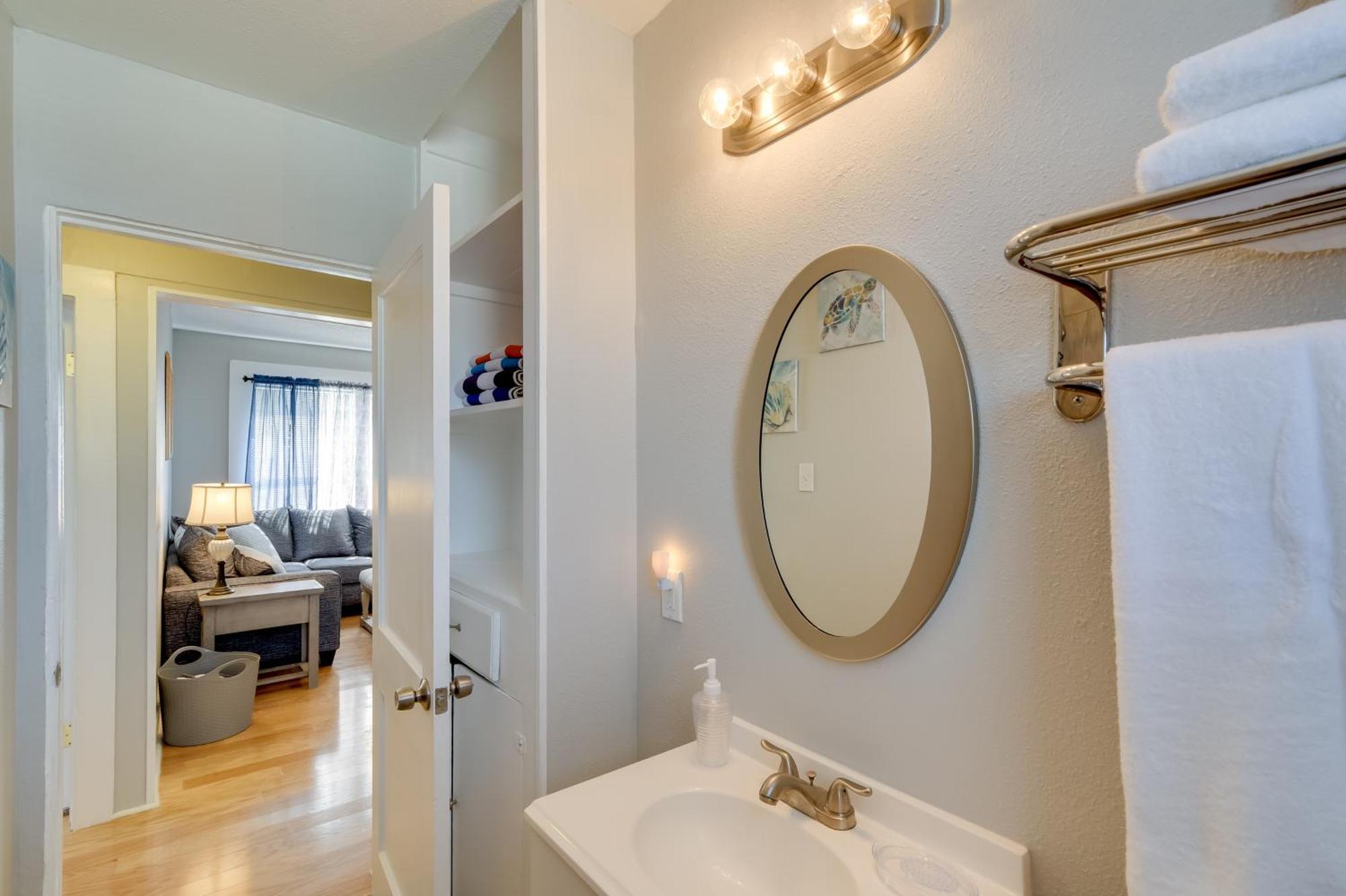 Beautiful Galveston Apt With Deck Less Than 3 Mi To Dtwn! Buitenkant foto