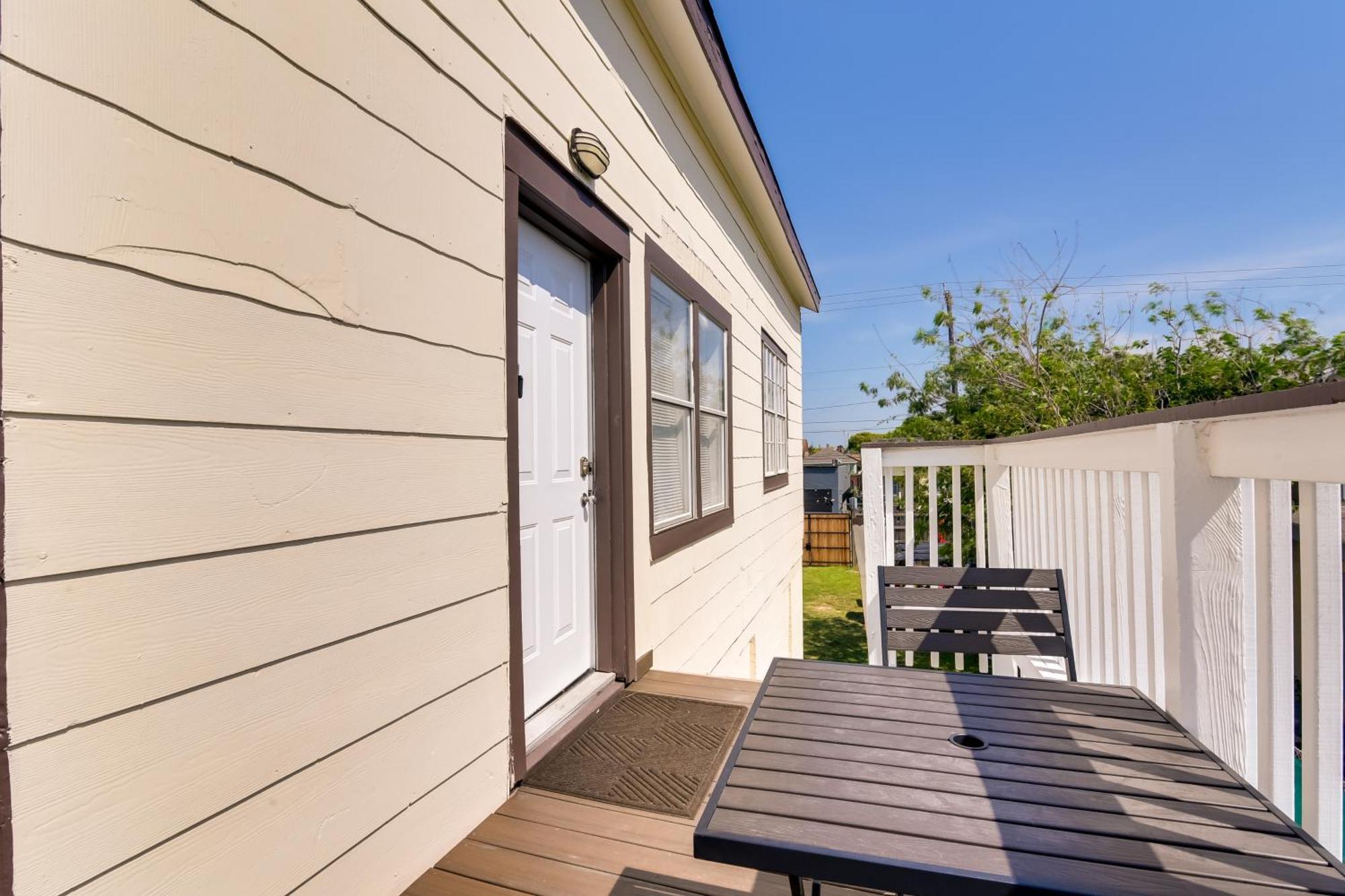 Beautiful Galveston Apt With Deck Less Than 3 Mi To Dtwn! Buitenkant foto