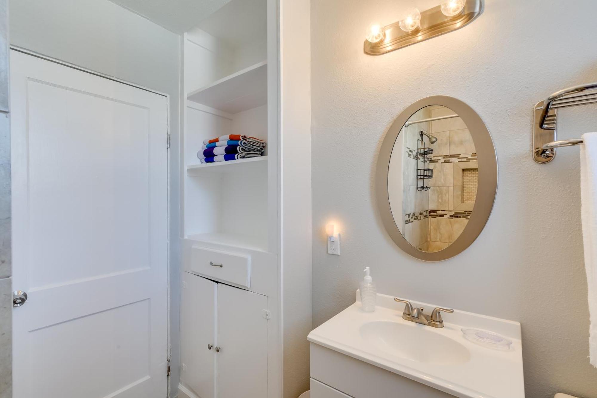 Beautiful Galveston Apt With Deck Less Than 3 Mi To Dtwn! Buitenkant foto