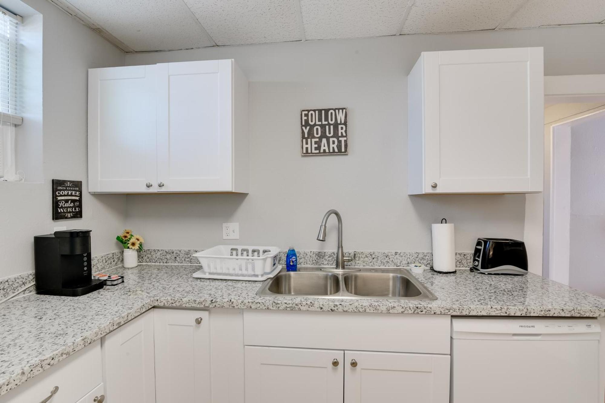 Beautiful Galveston Apt With Deck Less Than 3 Mi To Dtwn! Buitenkant foto